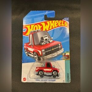 Hot Wheels '83 Chevy Silverado Square Body MOC
